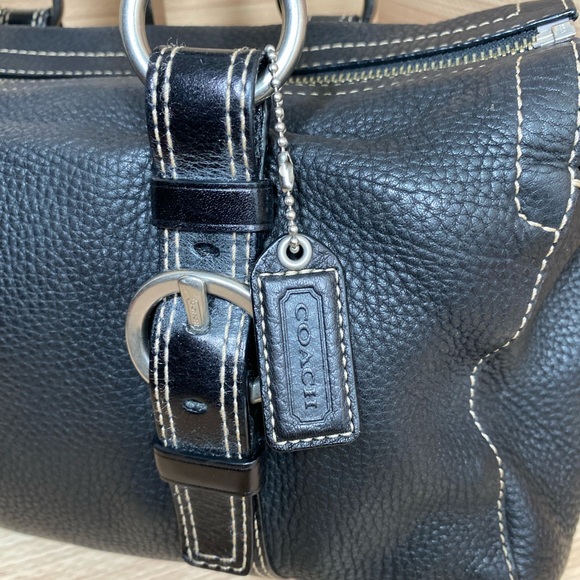 Vintage Coach pebbled Leather large Black shoulder bag. - Picture 6 of 12